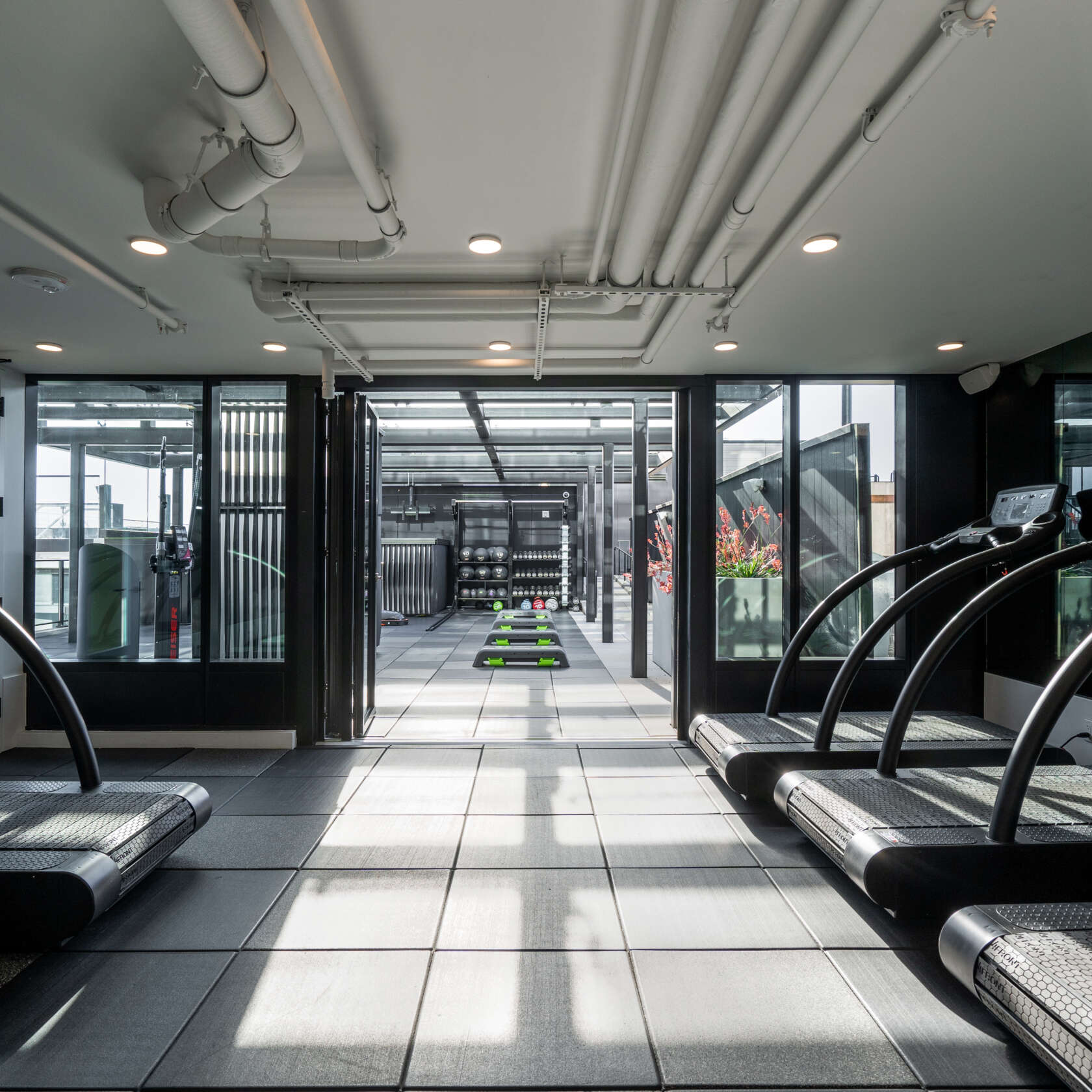 Luxury Apartments with Pool, Jacuzzi and Gym in San Francisco Chorus